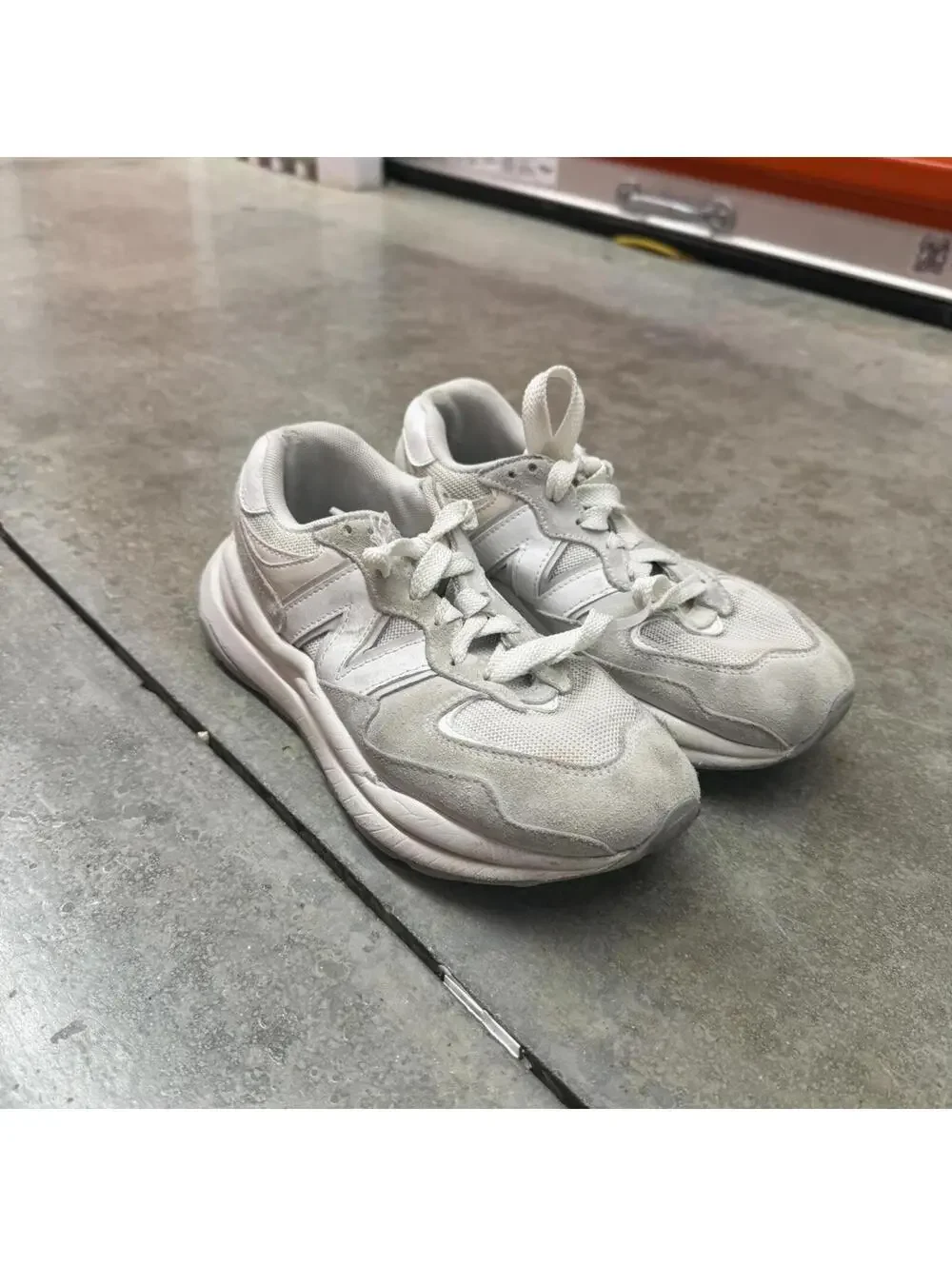 new balance 57/40 white low top running gym shoes size 7.5 WOMENS